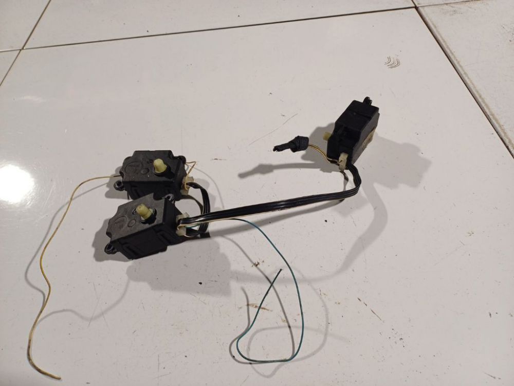 E2000 Citroen Xsara Picasso 2006 Heater Vent Flap Control Actuator Motor - Thumbnail 2