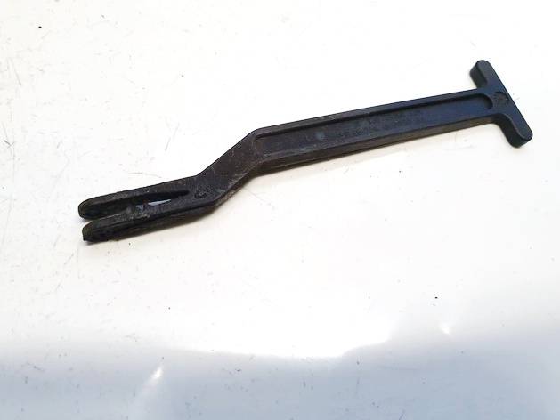 3B0823593 Volkswagen Passat 2005 Hood Release Handle - Thumbnail 2