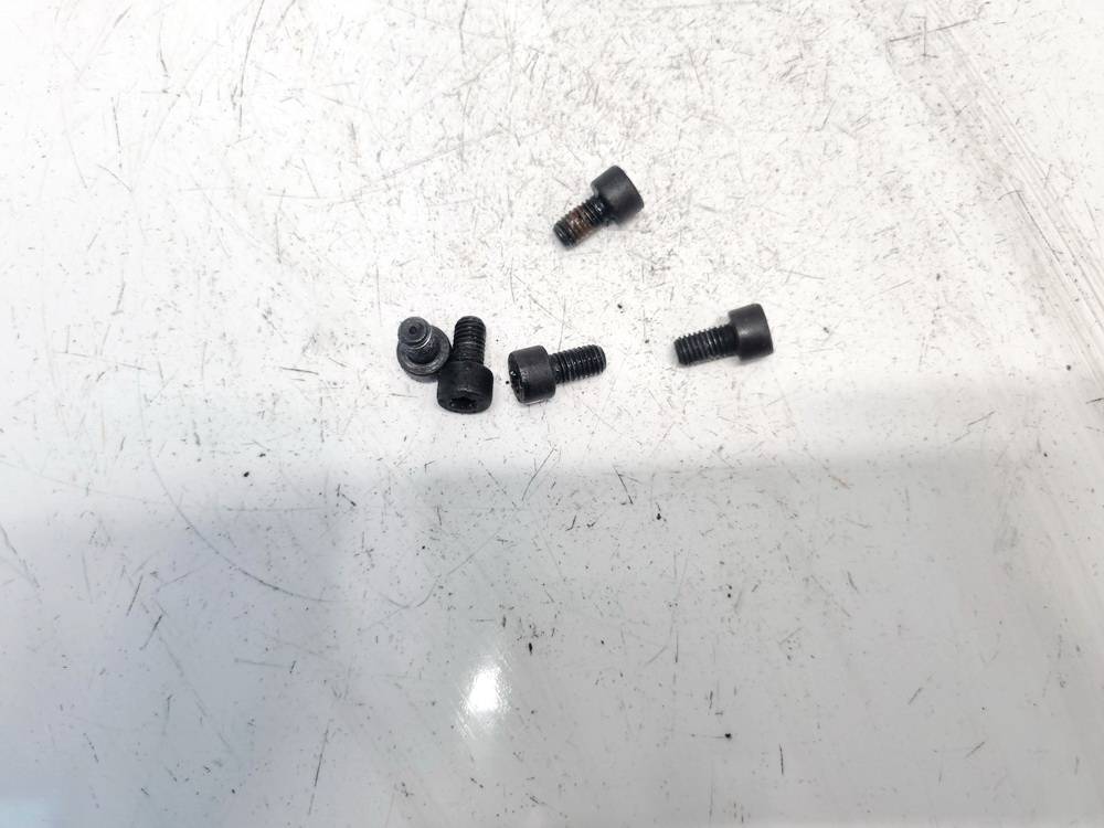 Ford Kuga 2008 Écrous et boulons