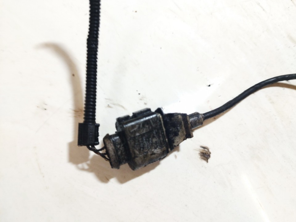 0261210201 Audi A3 2004 Crankshaft Position Sensor - Thumbnail 3