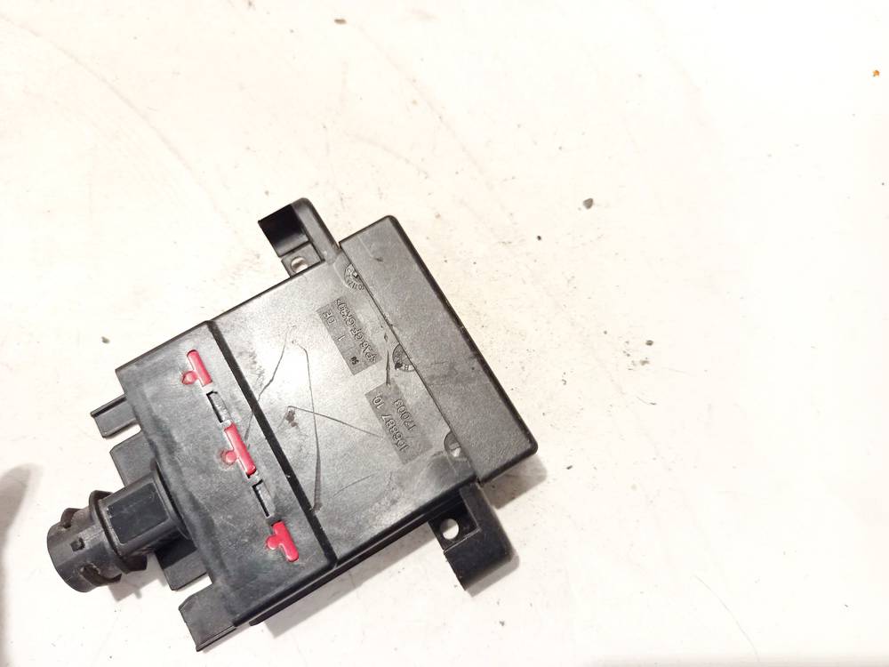 6114915341802 BMW 5-Series 2010 Ventiliatoriaus valdymo rele - Thumbnail 2