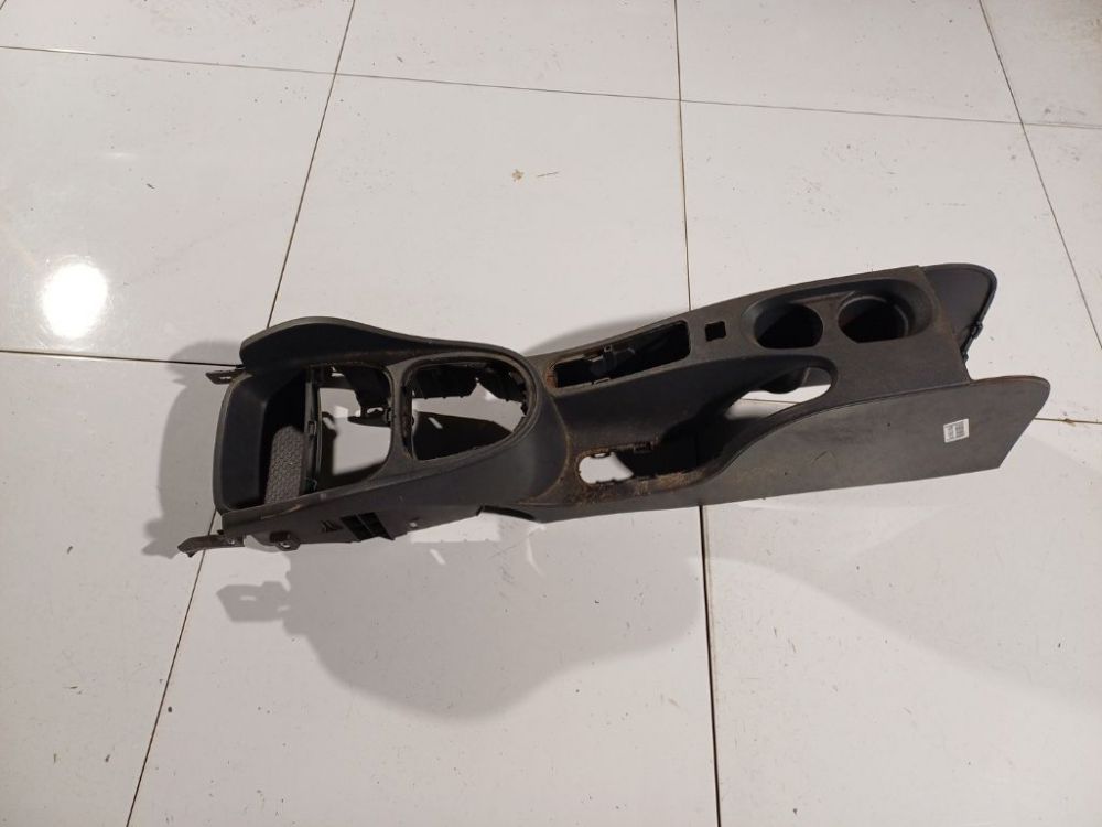 1P0863243 Seat Leon 2007 Center console