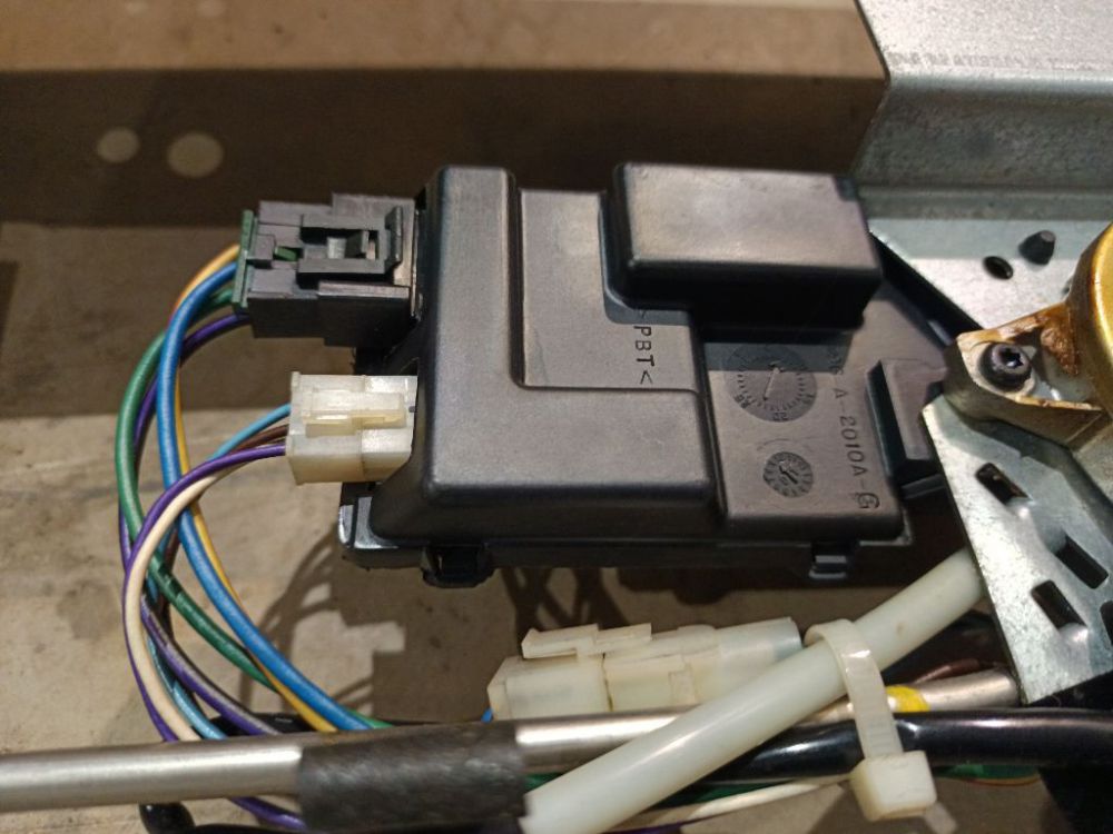 1W96A22008B Chrysler PT Cruiser 2002 Liuko varikliukas - Thumbnail 3