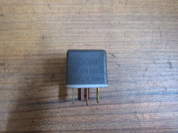 141951253B Volkswagen Golf 2000 RELÉ PARA AUTOMÓVIL