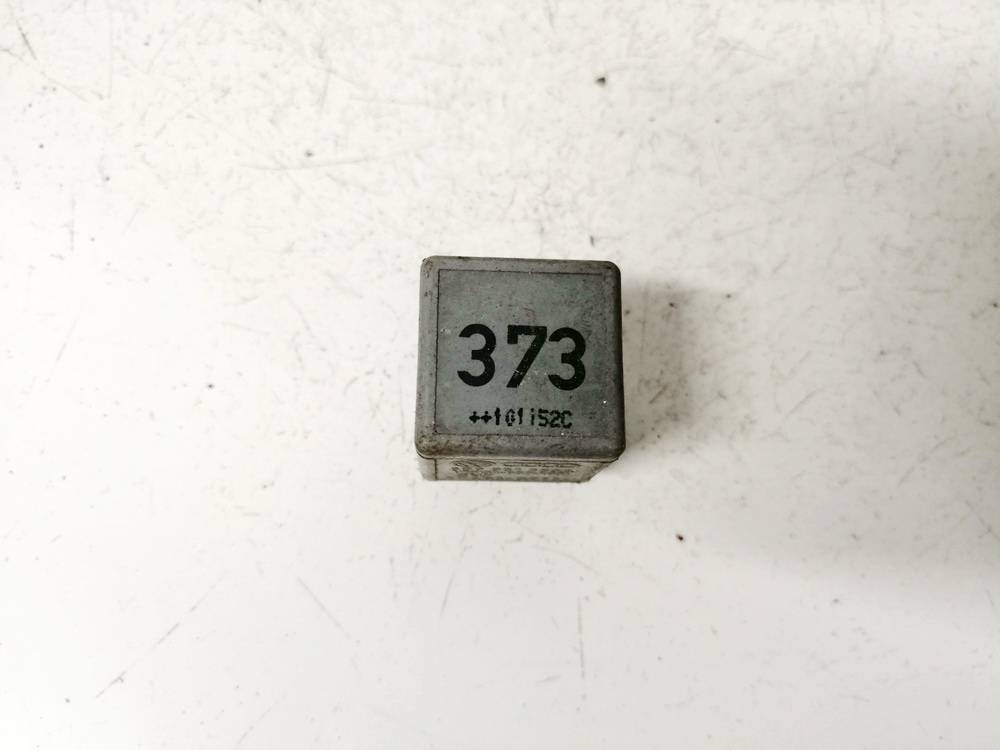 8D0951253A Volkswagen Passat 2002 Relay module