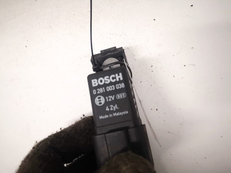 038907281d 0281003038 Glow plug relay Skoda Octavia 2008 1.9L