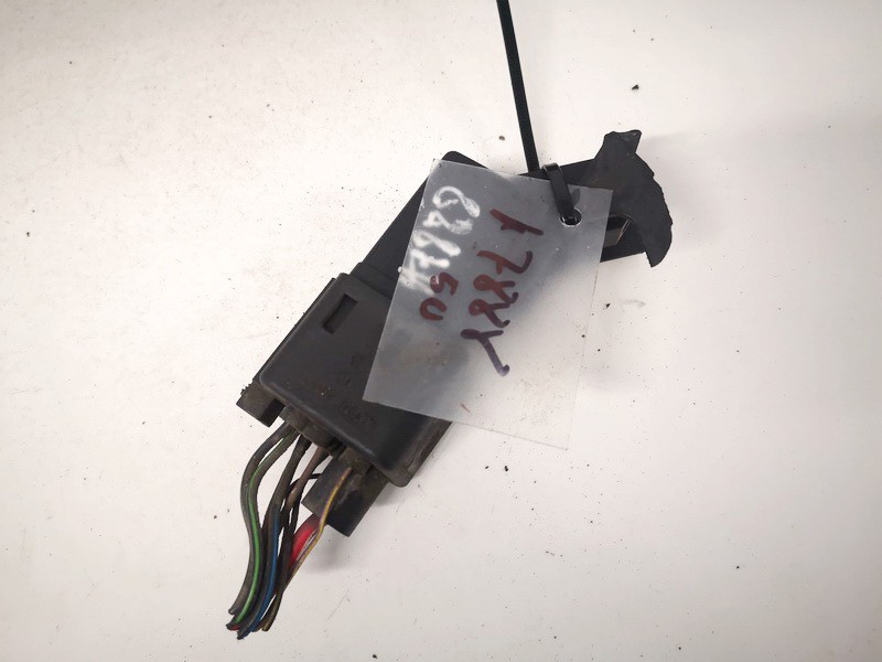 038907281d 0281003038 Glow plug relay Skoda Octavia 2008 1.9L