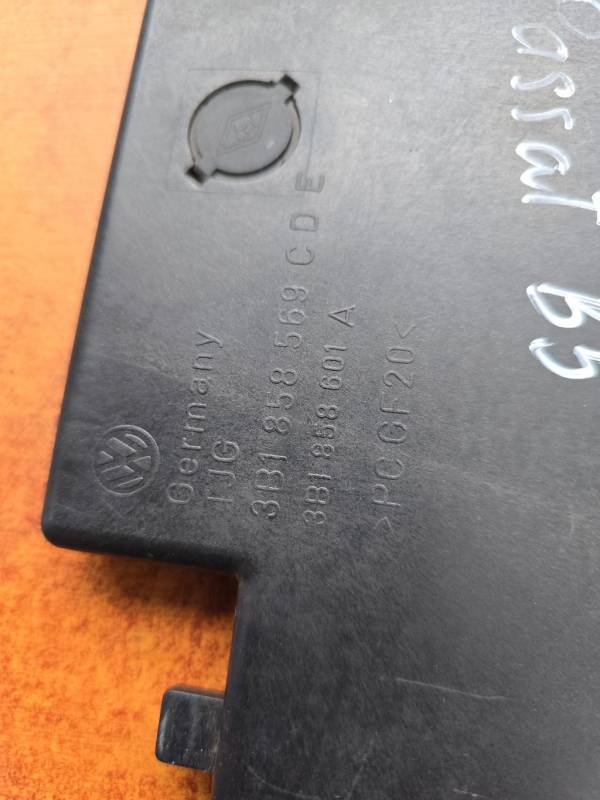 3B1858569CD Volkswagen Passat 1998 Boissons Support