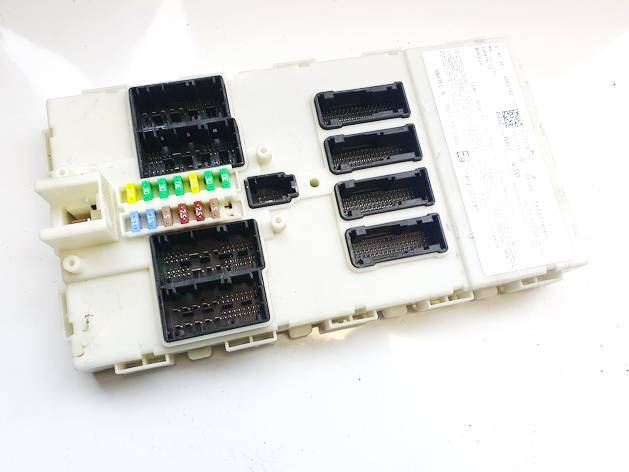 6135938370201 BMW i3 2015 Saugikliu deze