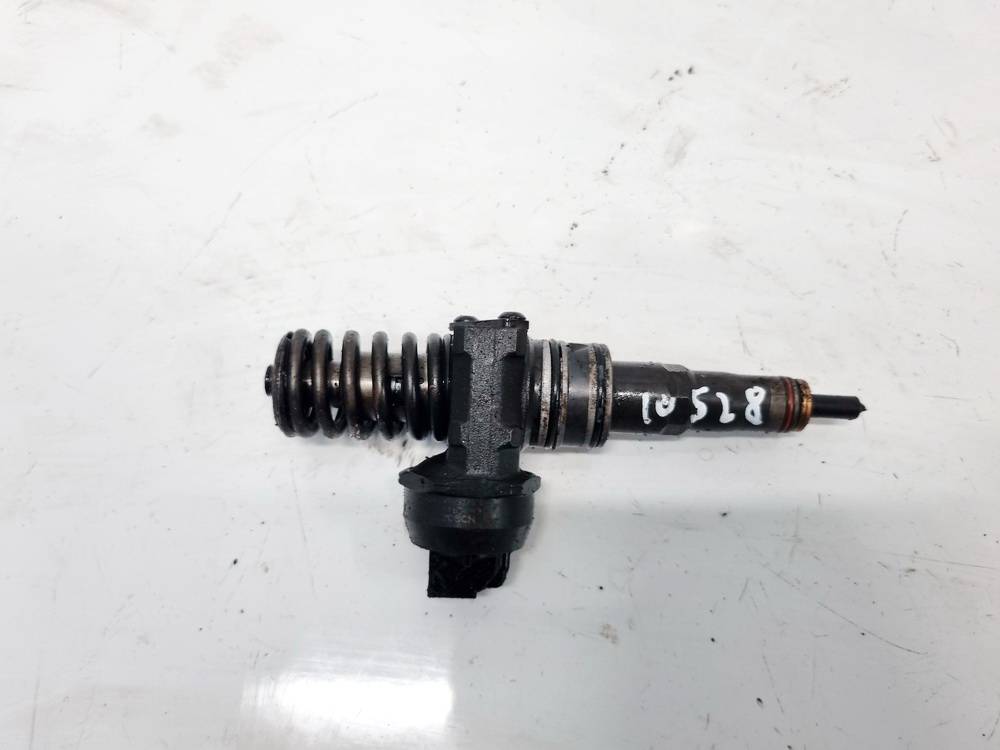 038130073BN Skoda Octavia 2008 Wtryskiwacz Paliwa