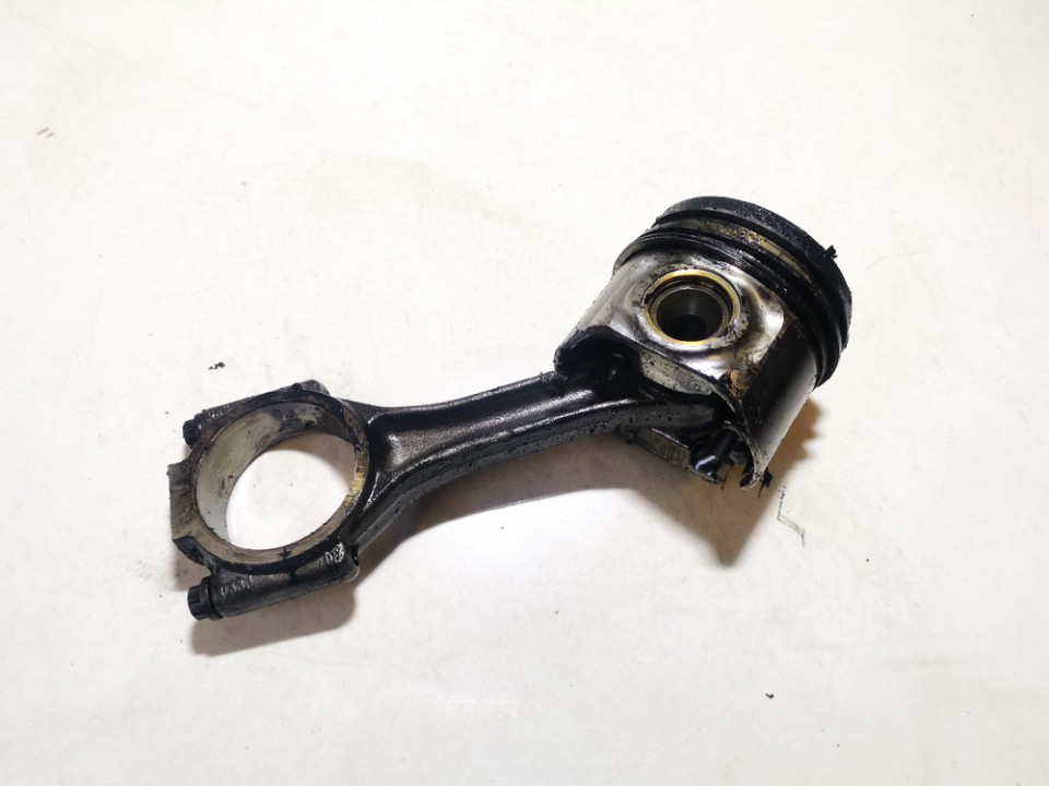 038J Volkswagen Passat 2007 Tłok z korbowodem