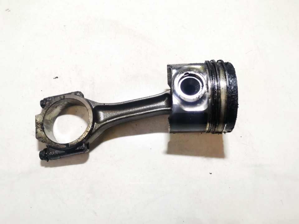 038J Volkswagen Passat 2007 Tłok z korbowodem