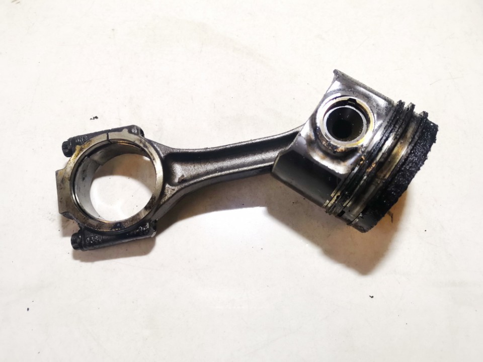 038J Volkswagen Passat 2007 Tłok z korbowodem