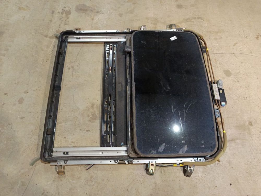 8820399631SM0 Lexus RX - CLASS 2003 Kattoluukku