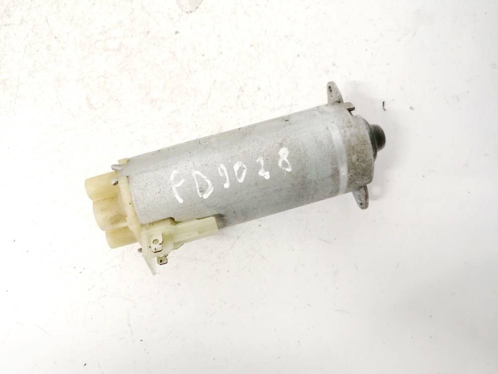 3B0959762 Skoda Superb 2005 Istuimen moottori - EDESSÄ OIKEALLA