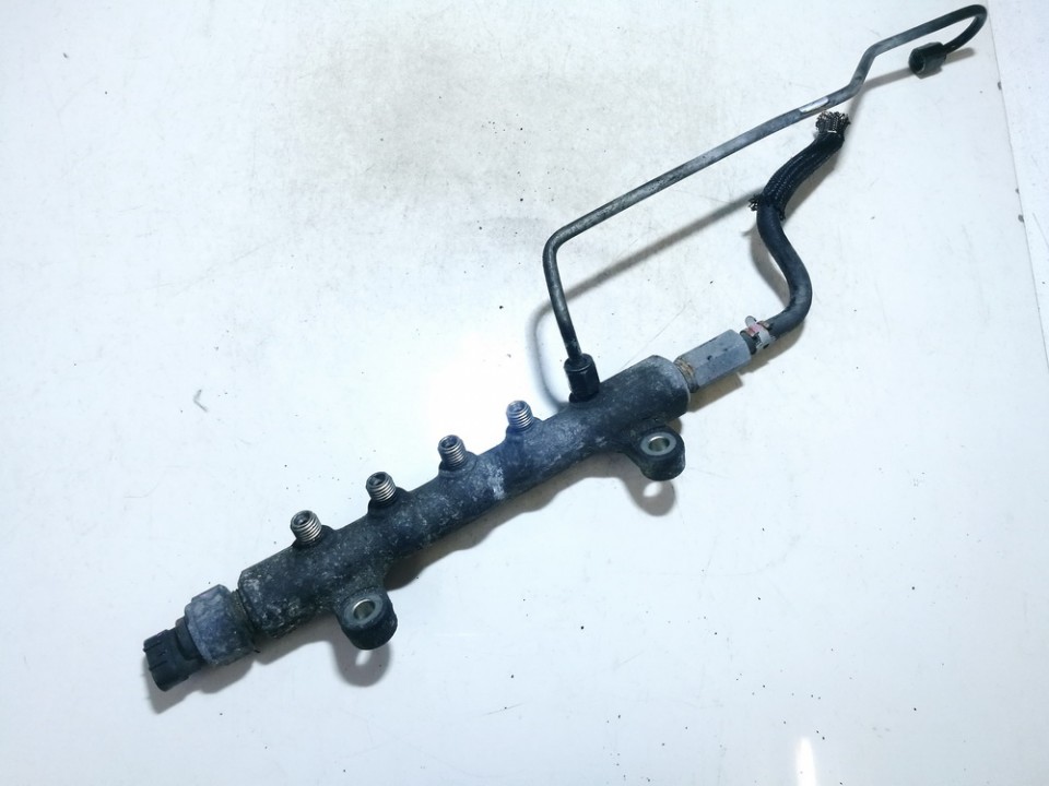Toyota Corolla Verso 2006 Fuel injector rail (injectors)(Fuel distributor)