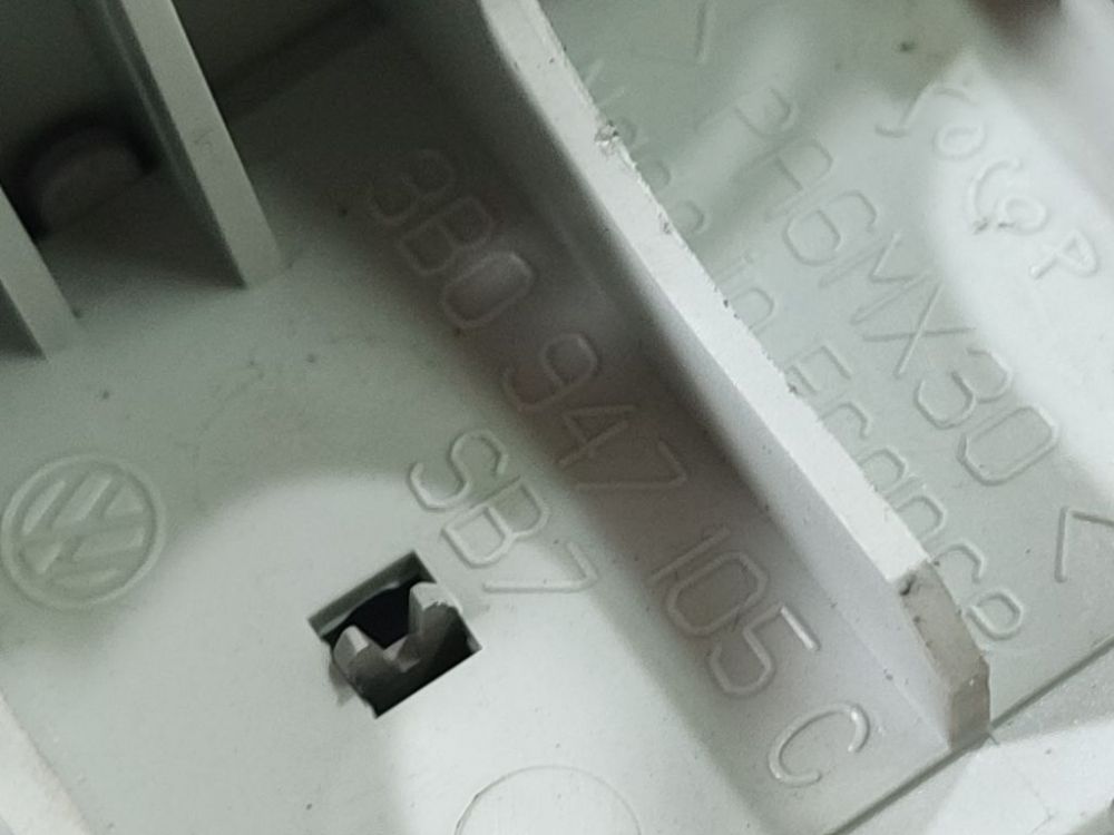 3B0947105C Volkswagen Passat 2001 Interior Light - FRONT - Thumbnail 4