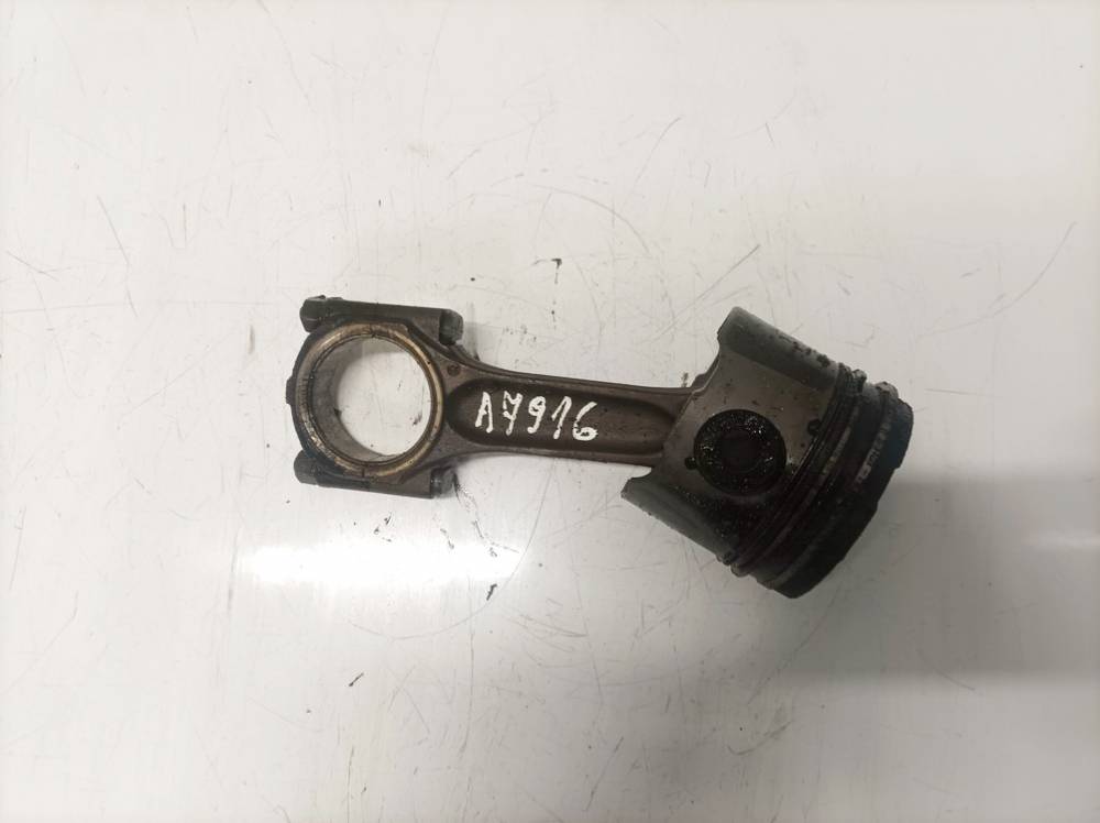 Peugeot 307 2005 Piston and Conrod (Connecting rod)