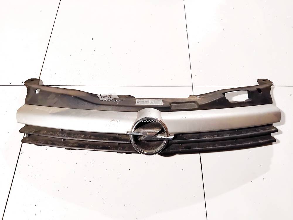 13108463 Opel Astra 2004 Hood grille - FRONT