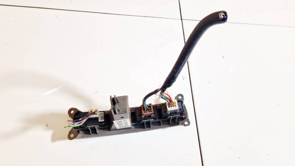 252109U00A Nissan Note 2006 Heated Seat Switch - Thumbnail 2