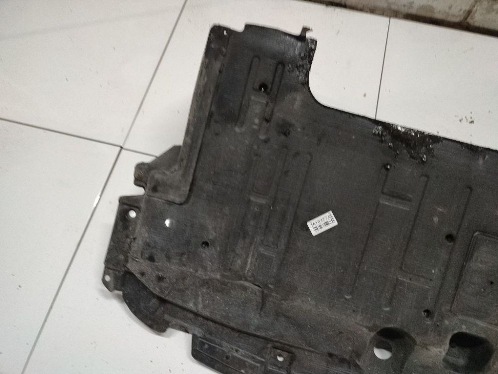 Toyota Yaris 2007 Osłona silnika (płyta pod silnik) - Thumbnail 2