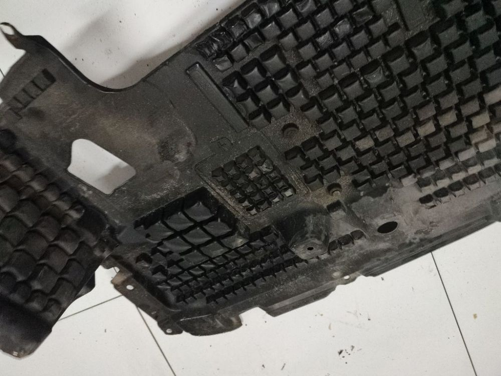 Toyota Yaris 2007 Osłona silnika (płyta pod silnik) - Thumbnail 4