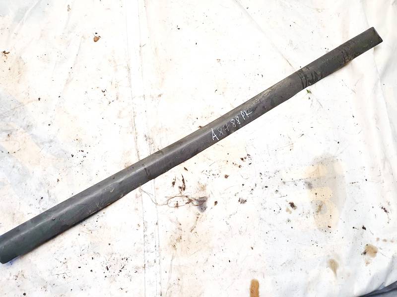 Mazda 626 1998 Zewnętrzna listwa drzwi - PRZEDNIE LEWE