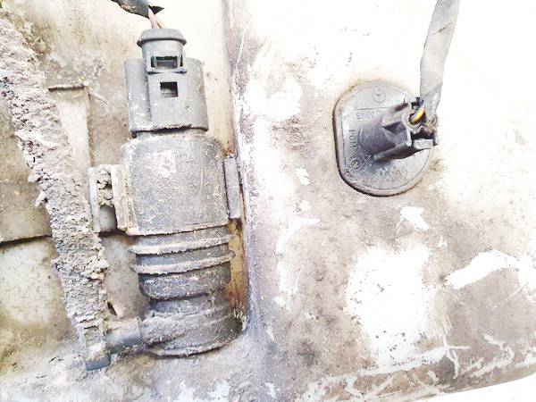 Mercedes-Benz C-CLASS 2002 Windshield Windscreen Washer Pump - Thumbnail 2