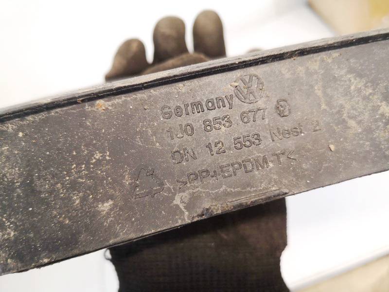 1J0853677 Volkswagen Golf 2000 Bampera restu vidējās daļas - PRIEKŠ VIDUR - Thumbnail 3