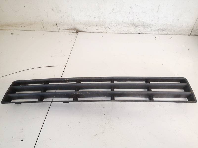 1J0853677 Volkswagen Golf 2000 Osłona zderzaka - PRZEDNIE ŚRODEK