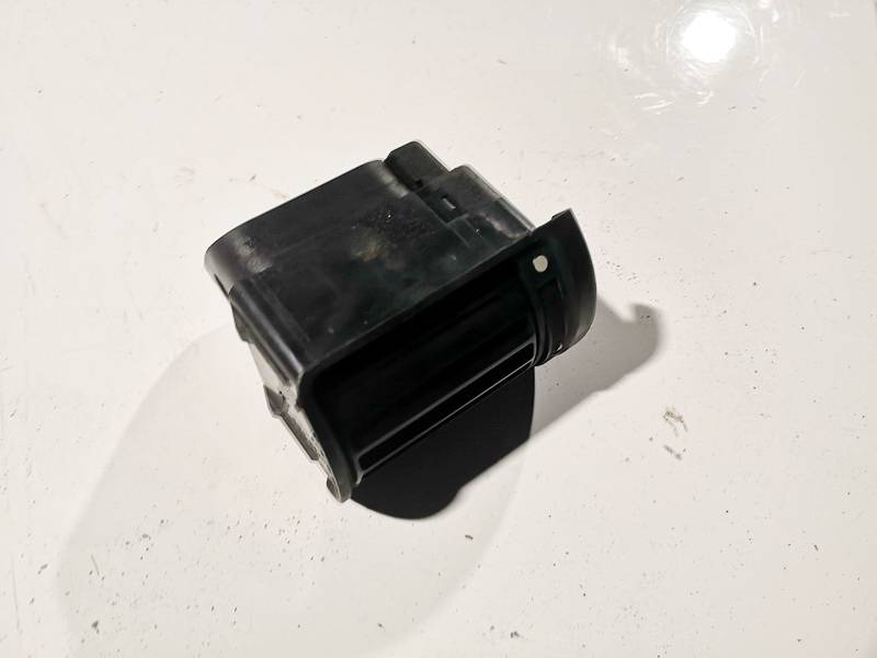 8D1820901 Audi A4 1997 Sisäilman ilmanvaihtoritilät