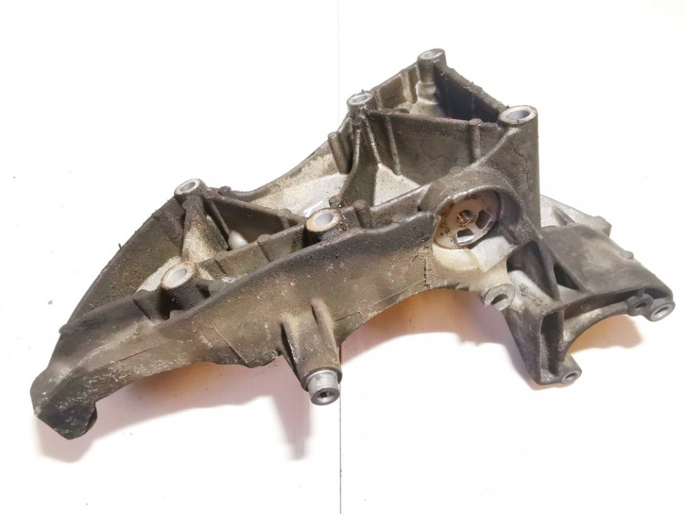 8200115762 Renault Laguna 2001 Engine Mount Bracket and Gearbox Mount Bracket