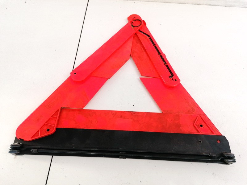 E1327R030003 Volkswagen Golf 2003 Warning Triangle Integrated into Trunk - Thumbnail 2