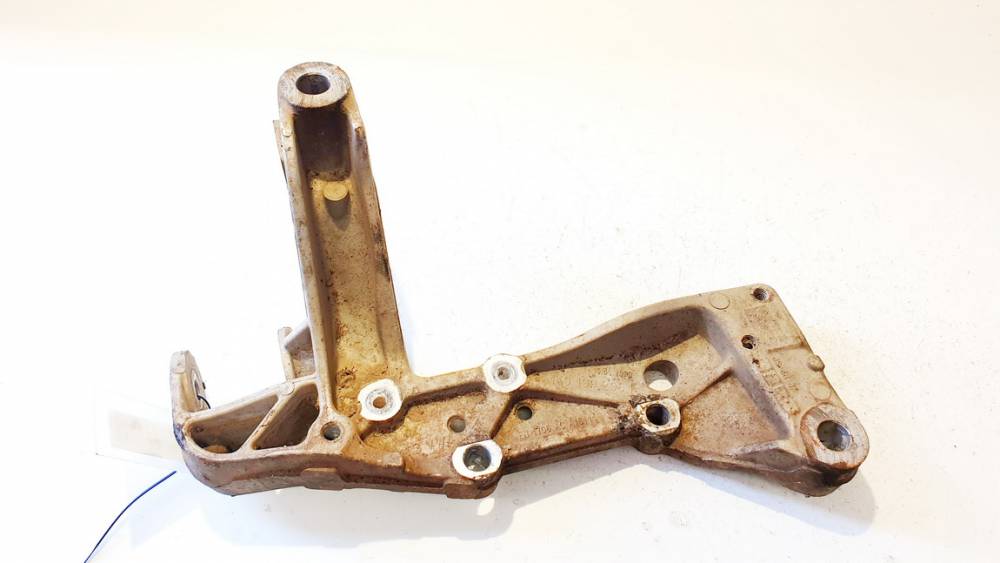 1K0199296F Skoda Octavia 2007 Alatukivarsi - EDESSÄ OIKEALLA