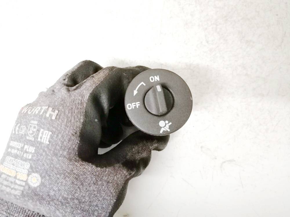 8200169589B Rover 200-Series 1994 AIRBAG on off Switch (SAFETY ON-OFF SWITCH)