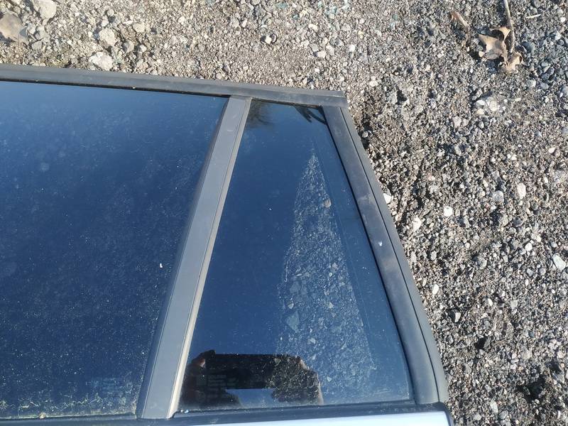 AS2 Opel Vectra 2008 Etuoven kolmiolasi - TAKANA VASEMMALLA