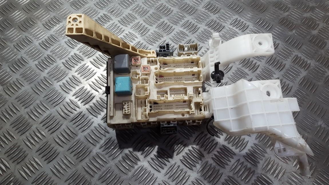 8273052700 Toyota Yaris 2007 Fuse box