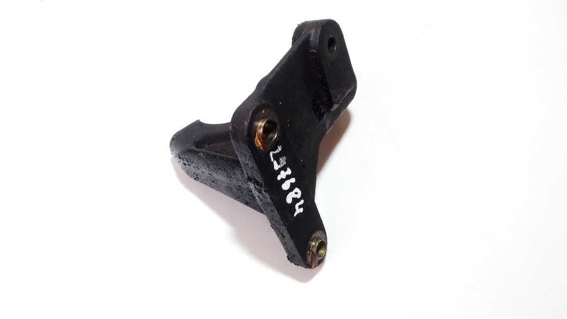 Volvo V70 2002 Variklio kronsteinas ir Greiciu dezes kronsteinas