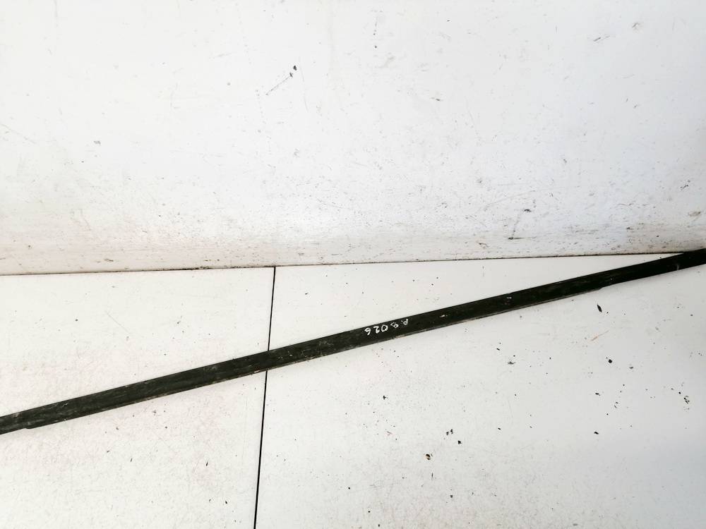 Volvo V50 2005 Durvju stikla sloksne - PRIEKŠA PA KREISI