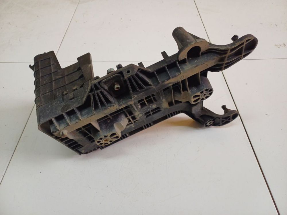 1K0915333C Volkswagen Golf 2003 Obudowa baterii - akumulatora