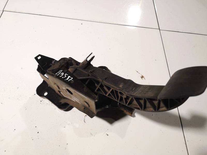 Ford Grand C-Max 2011 Clutch pedal