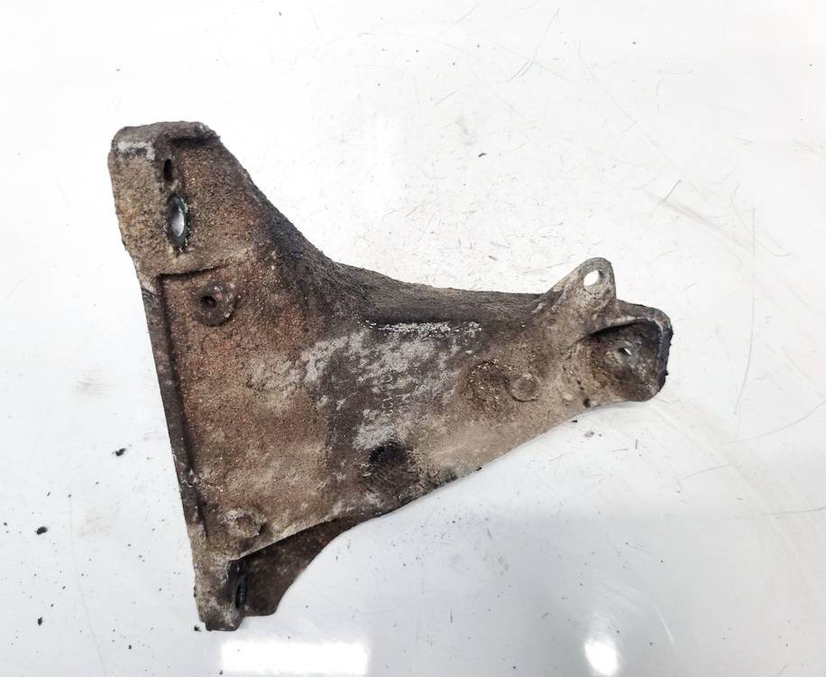 8D0199308L Volkswagen Passat 1997 Engine Mount Bracket and Gearbox Mount Bracket
