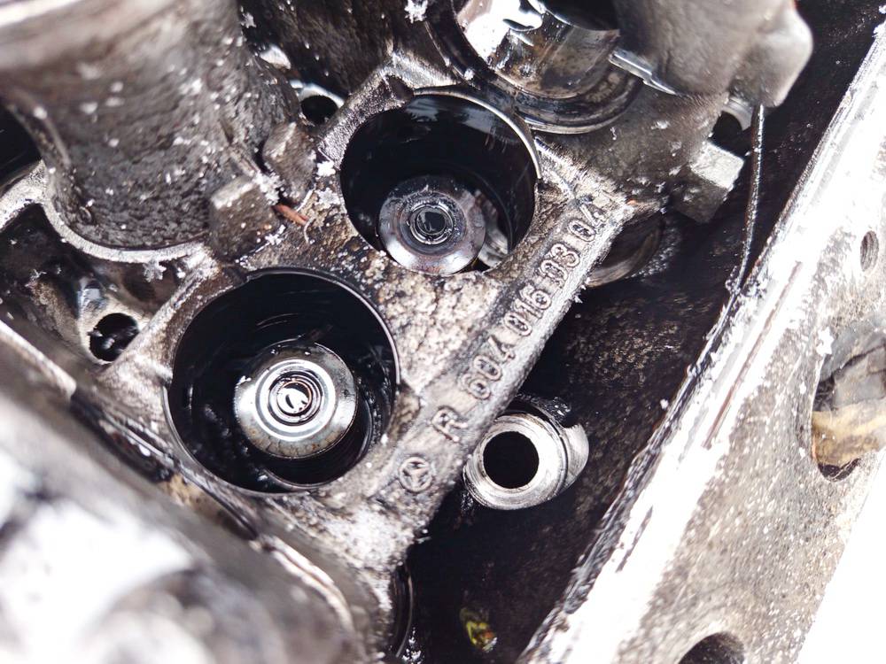 R6040160304 Mercedes-Benz E-CLASS 1996 Engine Head - Thumbnail 3