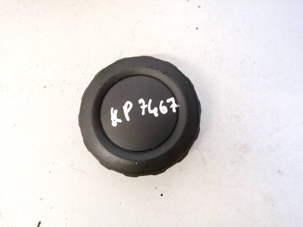 8K0881671 Audi A4 2008 Sēdekļa apdares vāciņš - PRIEKŠA PA KREISI