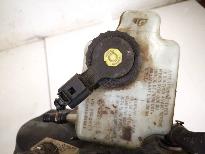 1K1611301D Skoda Octavia 2007 Brake Master Cylinder Reservoir