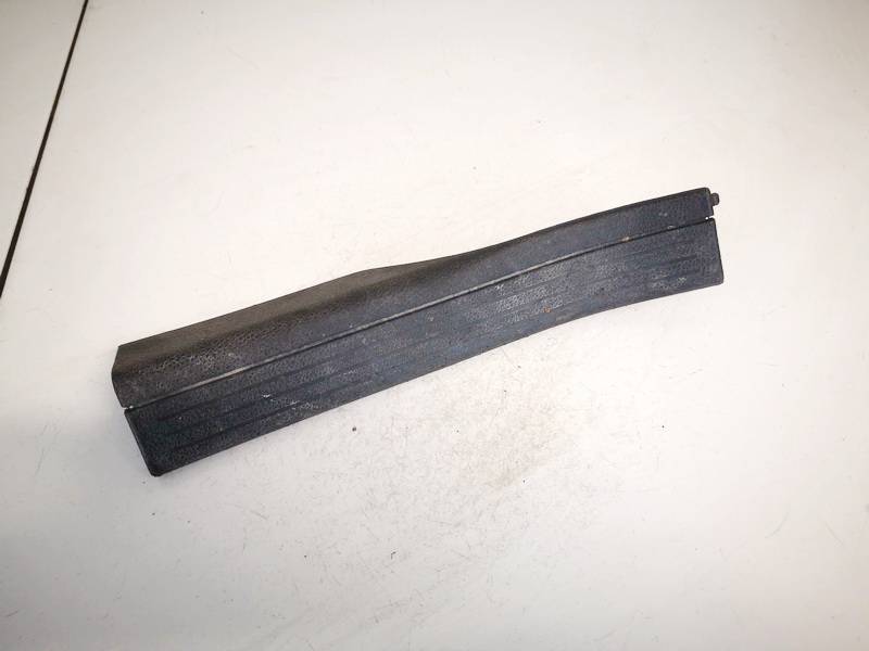 A2046860336 Mercedes-Benz C-CLASS 2009 Salono apdaila (plastmases)