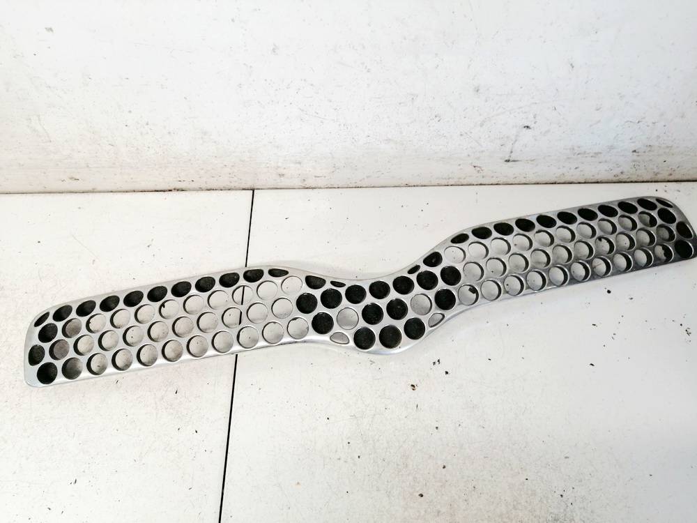 5310152010 Toyota Yaris 2000 Передняя решетка (Капот)