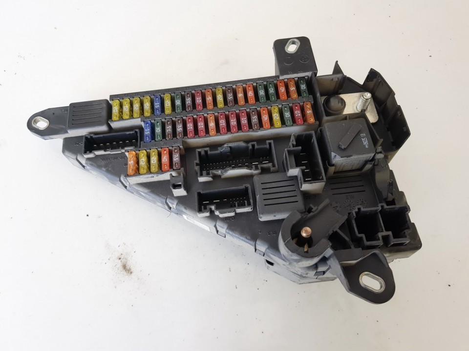 913883001 BMW 5-Series 2005 Fuse box