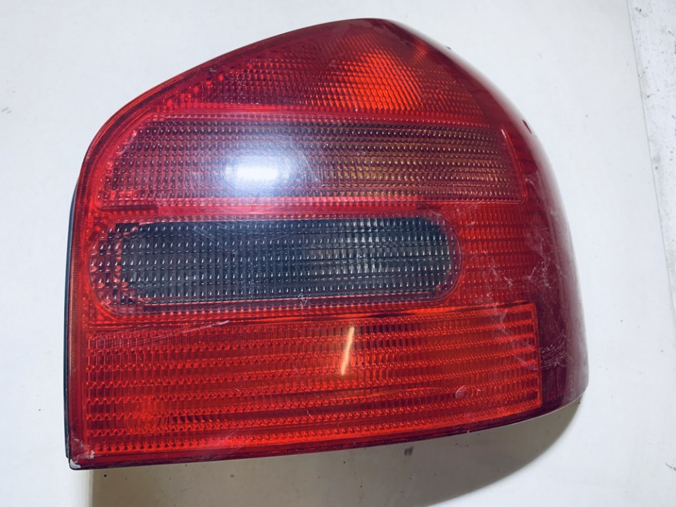 8L0945096 Audi A3 1997 Galinis Zibintas G.D.