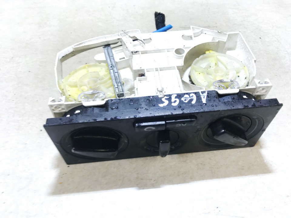 1J0820045G Volkswagen Passat 1998 Climate Control Panel (heater control switches)